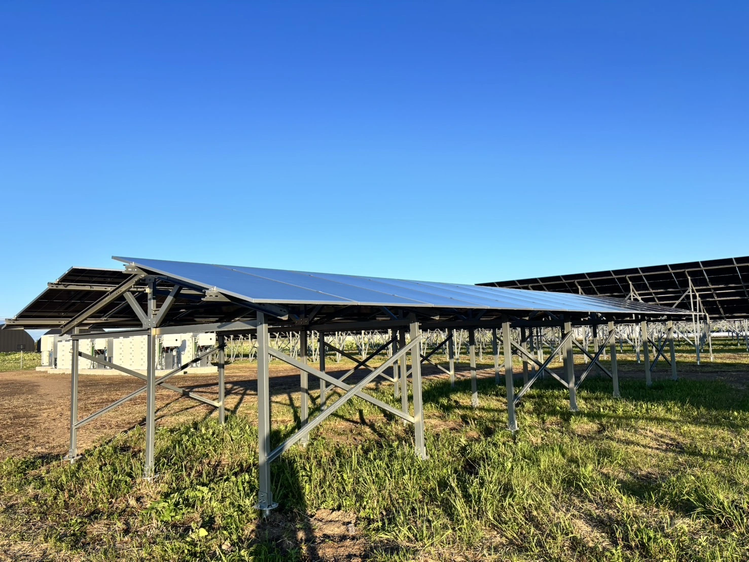 Agri-PV-Gewächshaus: Doppeltes Einkommen aus einem einzigen Land Agri-PV-Gewächshaus: Doppeltes Einkommen aus einem einzigen Land
